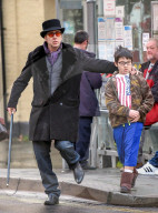EXKLUSIV - Wie eine Filmszene: Nicolas Cage shoppt mit Sohn Kal-El In Somerset