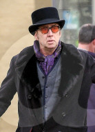 EXKLUSIV - Wie eine Filmszene: Nicolas Cage shoppt mit Sohn Kal-El In Somerset