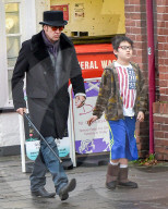 EXKLUSIV - Wie eine Filmszene: Nicolas Cage shoppt mit Sohn Kal-El In Somerset