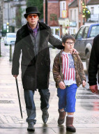 EXKLUSIV - Wie eine Filmszene: Nicolas Cage shoppt mit Sohn Kal-El In Somerset