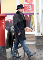 EXKLUSIV - Wie eine Filmszene: Nicolas Cage shoppt mit Sohn Kal-El In Somerset