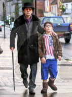 EXKLUSIV - Wie eine Filmszene: Nicolas Cage shoppt mit Sohn Kal-El In Somerset