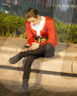 FEATURE - Bis zum Umfallen: Jugend feiert "Black Friday" in England (Bilder vom 18.12.)