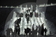 FEATURE - Farbige Wunderwelt aus Eis in Harbin