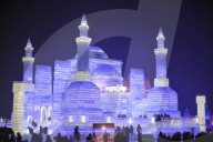 FEATURE - Farbige Wunderwelt aus Eis in Harbin