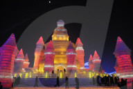 FEATURE - Farbige Wunderwelt aus Eis in Harbin