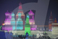FEATURE - Farbige Wunderwelt aus Eis in Harbin