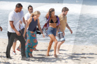 EXKLUSIV - Alessandra Ambrosio bei Dreharbeiten am Strand von Rio