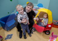 PEOPLE - Star Wars Legende Mark Hamill beglückt Kinder im Spital