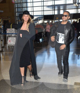 PEOPLE - Chrissy Teigen Babybauch wächst