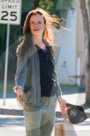 PEOPLE - Juliette Lewis versucht ein Taxi zu ergattern