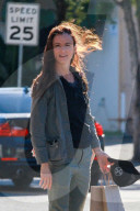 PEOPLE - Juliette Lewis versucht ein Taxi zu ergattern
