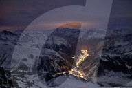 FEATURE - Spektakuläre Gletscher-Aufnahmen