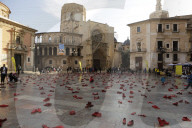 NEWS - Valencia: Rote Schuhe gegen Gewalt an Frauen