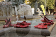 NEWS - Valencia: Rote Schuhe gegen Gewalt an Frauen