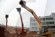 NEWS - Erdrutsch in China: Rettungsarbeiten dauern an