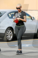 EXKLUSIV - Amber Rose figurbetont in Studio City unterwegs