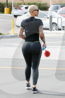 EXKLUSIV - Amber Rose figurbetont in Studio City unterwegs