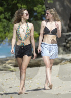 PEOPLE - Suki Waterhouse hat noch andere Bikinis dabei auf Barbados