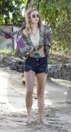 PEOPLE - Suki Waterhouse hat noch andere Bikinis dabei auf Barbados