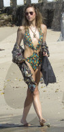 PEOPLE - Suki Waterhouse hat noch andere Bikinis dabei auf Barbados