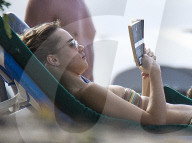 PEOPLE - Suki Waterhouse hat noch andere Bikinis dabei auf Barbados