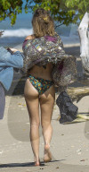 PEOPLE - Suki Waterhouse hat noch andere Bikinis dabei auf Barbados