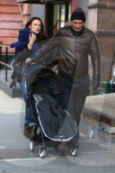 PEOPLE - Keira Knightley mit Baby Edie und ihren Eltern in New York unterwegs