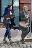PEOPLE - Keira Knightley mit Baby Edie und ihren Eltern in New York unterwegs