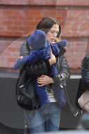 PEOPLE - Keira Knightley mit Baby Edie und ihren Eltern in New York unterwegs