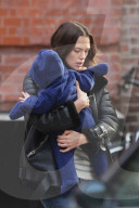 PEOPLE - Keira Knightley mit Baby Edie und ihren Eltern in New York unterwegs