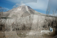 NEWS - Indonesien: Der aktive Vulkan Sinabung brodelt