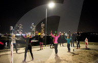 FEATURE - Ungewöhnliches Fitness Training am Abend in Rotterdam