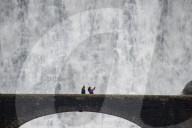 NEWS - Grosse Wassermassen am Caban Coch Damm in Wales
