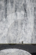 NEWS - Grosse Wassermassen am Caban Coch Damm in Wales