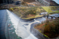 NEWS - Grosse Wassermassen am Caban Coch Damm in Wales