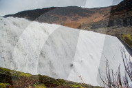 NEWS - Grosse Wassermassen am Caban Coch Damm in Wales
