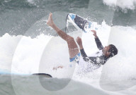 EXKLUSIV - Frederik und Christian von DŠnemark lernen Surfen in der Byron Bay