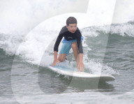 EXKLUSIV - Frederik und Christian von DŠnemark lernen Surfen in der Byron Bay