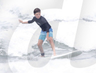 EXKLUSIV - Frederik und Christian von DŠnemark lernen Surfen in der Byron Bay