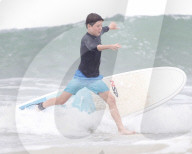 EXKLUSIV - Frederik und Christian von DŠnemark lernen Surfen in der Byron Bay
