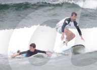EXKLUSIV - Frederik und Christian von DŠnemark lernen Surfen in der Byron Bay