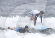 EXKLUSIV - Frederik und Christian von DŠnemark lernen Surfen in der Byron Bay