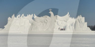 FEATURE - Schneeskulpturen in einem Park in Changchun