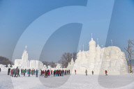 FEATURE - Schneeskulpturen in einem Park in Changchun