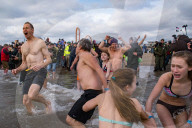 FEATURE - 2016: Neujahrs-Schwimmen an diversen Stränden