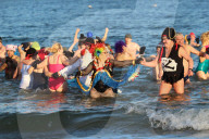 FEATURE - 2016: Neujahrs-Schwimmen an diversen Stränden