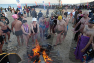 FEATURE - 2016: Neujahrs-Schwimmen an diversen Stränden