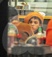 EXKLUSIV - Robert Pattinson und FKA Twigs gehen zum Dinner in London