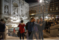 FEATURE - Selfies überall auf der Welt